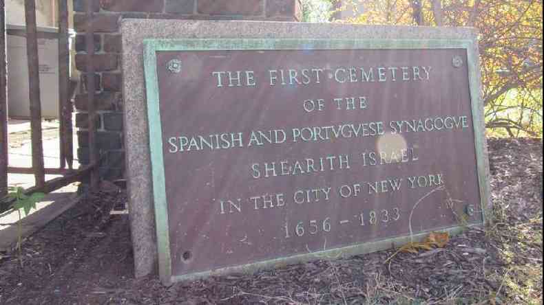 Placa homenageia primeiro cemitrio judeu em Nova York(foto: Daniela Levy)