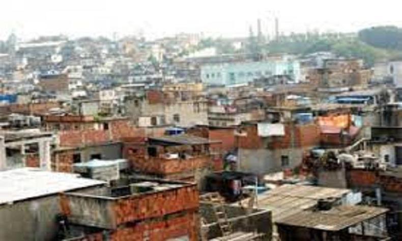 Favelas do Rio de Janeiro, como a Parada de Lucas, so esconderijos de traficantes 