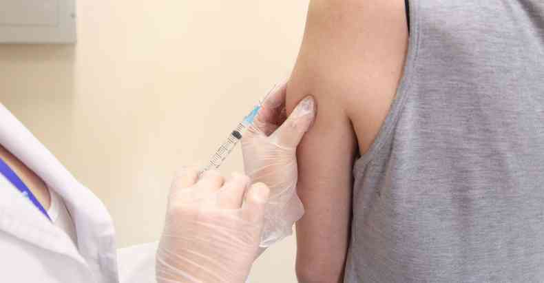 Vrios imunizantes esto sendo testados no Brasil, mas nenhum ainda foi aprovado pela Anvisa(foto: Carol Morena/CCS Medicina/UFMG - 4/11/20)