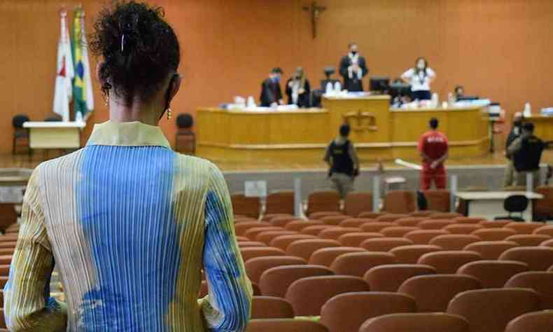 Me de Jeniffer Flaviana Soares acompanhou o julgamento de Clio Matozinhos de Castro Silva(foto: Joubert Oliveira/TJMG)