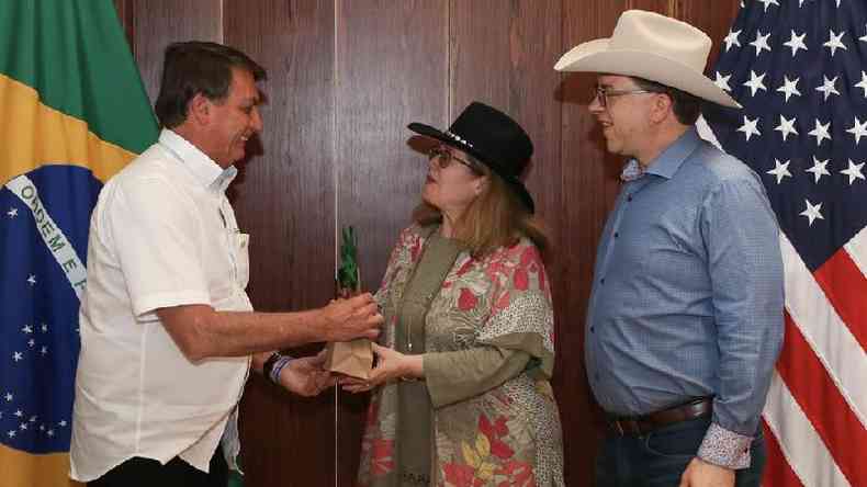 No almoo de sbado, Bolsonaro cumprimentou o embaixador americano, Todd Chapman, e a mulher dele, Janetta(foto: Presidncia da Repblica)
