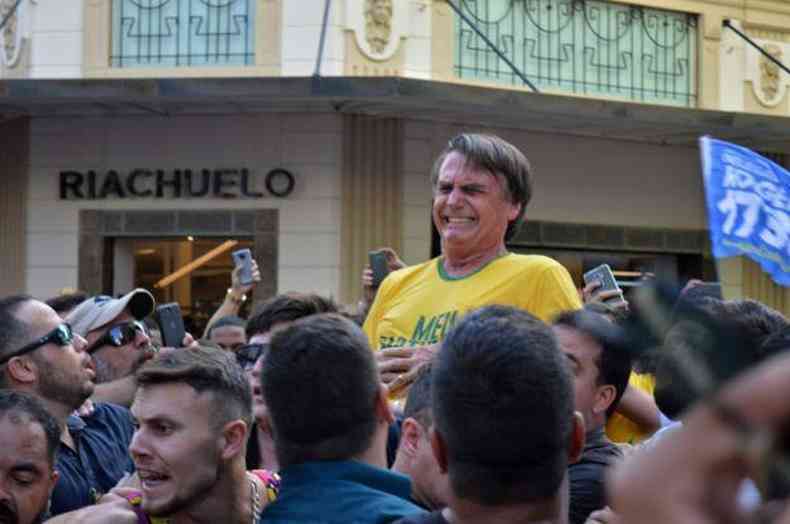 Jair Bolsonaro leva facada durante campanha de 2018