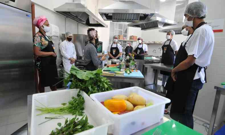 Projeto Gororoba d aulas de culinria e empreendedorismo para pessoas trans em BH