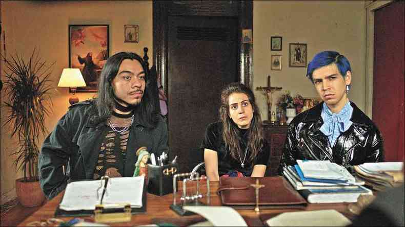 Os esquisites Renaldo (Bernardo Velasco), rsula (Cassandra Ciangherotti) e Andrs (Julio Torres)(foto: HBO/Divulgao)