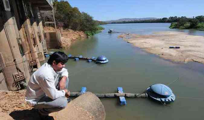 Nadson Martins teme perder tudo o que plantou se o rio baixar mais(foto: Glayston Rodrigues/EM/D.A Press)