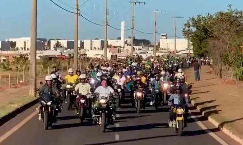 Jair Bolsonaro participou de um passeio de moto com apoiadores no Tringulo Mineiro