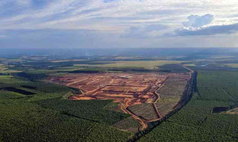 A empresa fica dentro da Fazenda Nova Monte Carmelo num bloco de raio mdio de 26 km(foto: LD Celulose/Divulgao)
