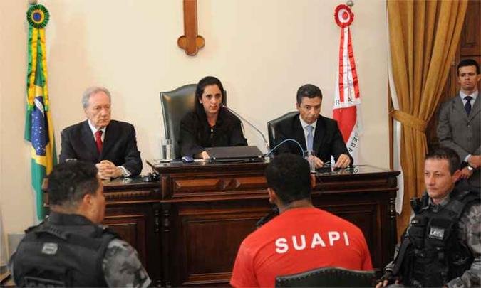 Lewandowski, coma ju�za Maria Luisa Pires e o presidente do TJMG, Pedro Bitencourt Marcondes, ouvindo David: '� um processo civilizat�rio'(foto: Gladyston Rodrigues/EM/D.A Press)