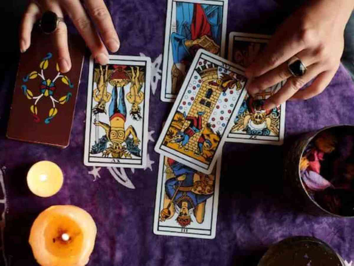 Você sabe a diferença entre tarot e oráculo? Entenda