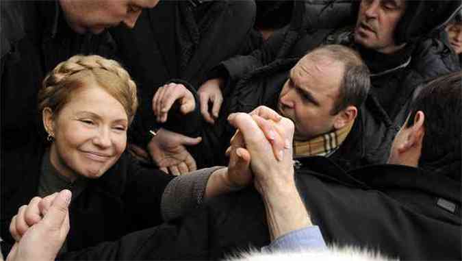 A ex-premi ucraniana foi libertada aps uma medida do parlamento que restringiu os poderes do ento presidente Yanukovych(foto: AFP PHOTO/ YURIY DYACHYSHYN )