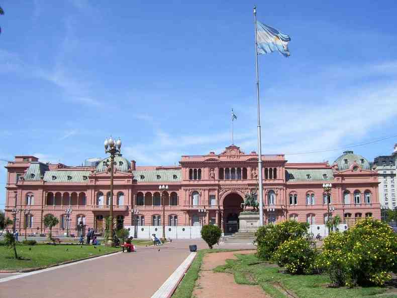 Decreto do presidente Alberto Fernndez, que despacha na Casa Rosada, regulamentou circulao e funcionamento durante a pandemia(foto: Julian Zapata/Pixabay)