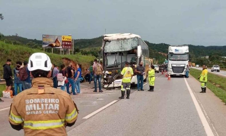 Acidente ônibus BR-040 em Esmeraldas