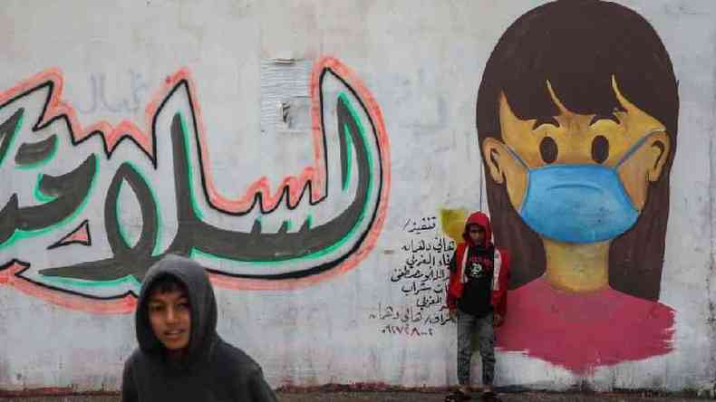 Mural na faixa de Gaza faz alerta sobre o coronavrus(foto: Getty Images)