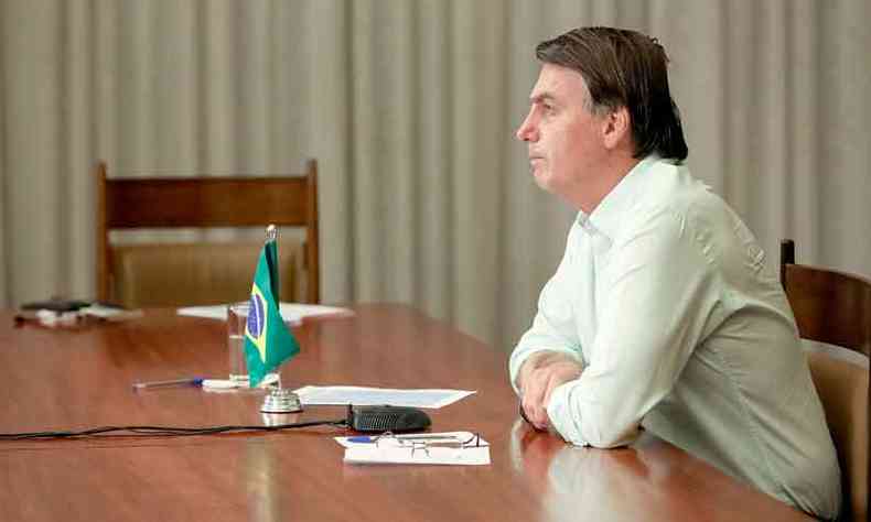 Presidente Jair Bolsonaro repudia o confinamento da populao e defende a tese de isolamento vertical(foto: Marcos Corra/PR)