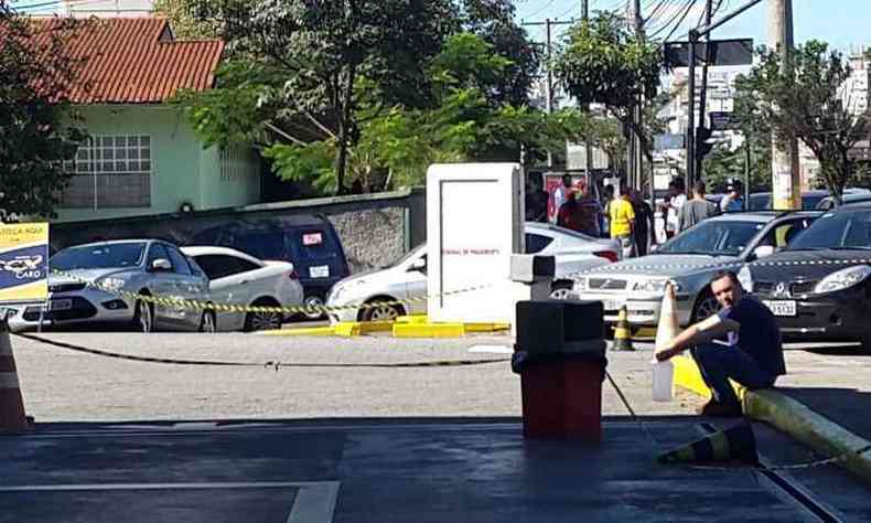 No posto Wap, na Avenida Amazonas, os carros comearam a chegar no incio da tarde(foto: Gladyston Rodrigues / EM / D.A. Press)