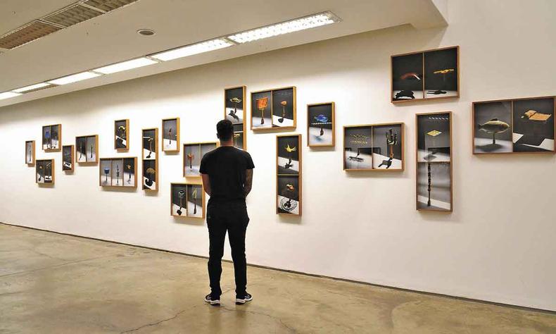 ''Equilíbrio'' reúne objetos ''não necessariamente valiosos, mas que têm história para contar''(foto: ROCHELLE COSTI/DIVULGAÇÃO) Série equilíbrio, exposição de Rochelle Costi