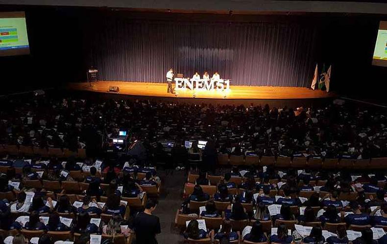 Chromos: maior número de alunos, seis unidades e descontos especiais para egressos de escolas públicas. Chromos: maior número de alunos, seis unidades e descontos especiais para egressos de escolas públicas.