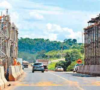 Atraso na aprovao do Oramento para este ano afeta obras de infraestrutura bancadas com recursos pblicos(foto: MARCOS MICHELIN/EM/D.A PRESS)