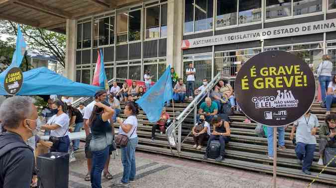 Votação contou com participação popular de manifestantes, que pressionaram os deputadosEdésio Ferreira/EM/DA Press
