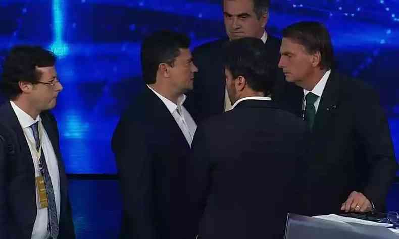 Fabio Wajngarten, Sergio Moro, Fbio Faria e Ciro Nogueira em conversa com Bolsonaro antes do debate da Band