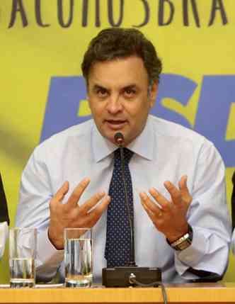 'No  uma deciso individual do candidato', disse Acio Neves durante coletiva de imprensa na capital gacha(foto: George Gianni/PSDB)