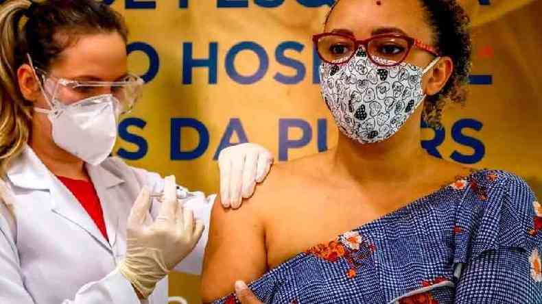 Vacinao dar prioridade a profissionais de sade, idosos, indgenas e quilombolas(foto: Getty Images)