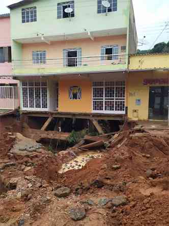 Prefeitura tenta recuperar reas danificadas em Tarumirim(foto: Reproduo da internet/Facebook)