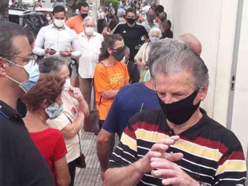 Idosos lotam passeio no Centro de Sade do Bairro Sagrada Famlia, em BH(foto: Jair Amaral/EM/D.A.Press)