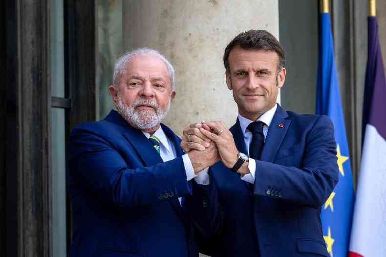 Lula e Macron em encontro no Palcio do Eliseu, em Paris 