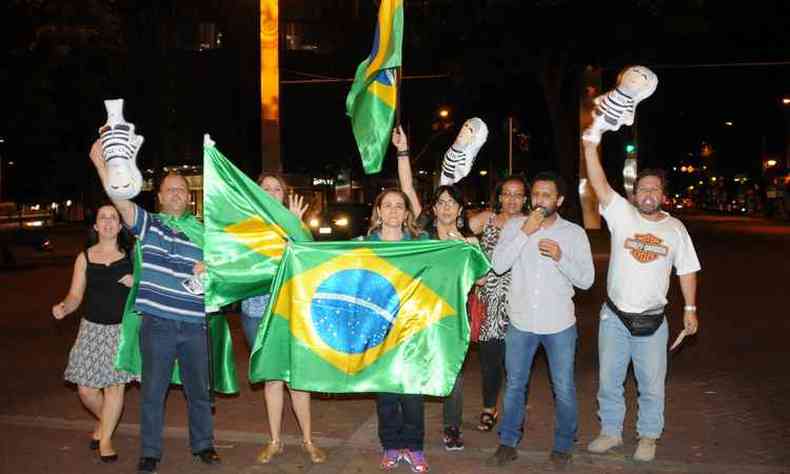 Manifestantes a favor do impeachment da presidente Dilma Rousseff(foto: Túlio Santos/EM/DA Press)