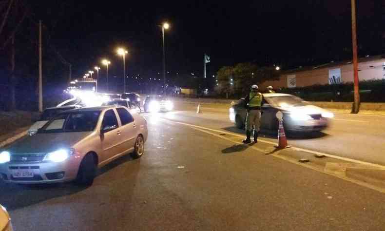 No Anel Rodovirio, motoristas embriagados foram presos(foto: PMRV/Divulgao)