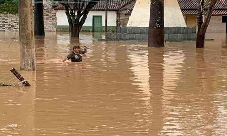 Inundação na Praça do Pirulito, em Machacalis