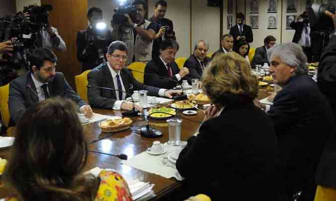 O ministro da Fazenda, Joaquim Levy, recebeu na manh desta quarta-feira senadores para discutir pacto federativo e medidas de ajuste fiscal(foto: Antnio Cruz/ Agncia Brasil)