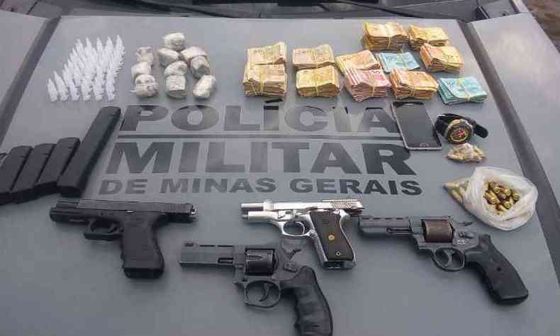 Casal foi preso com armas e drogas durante a operao(foto: Rotam/Divulgao)