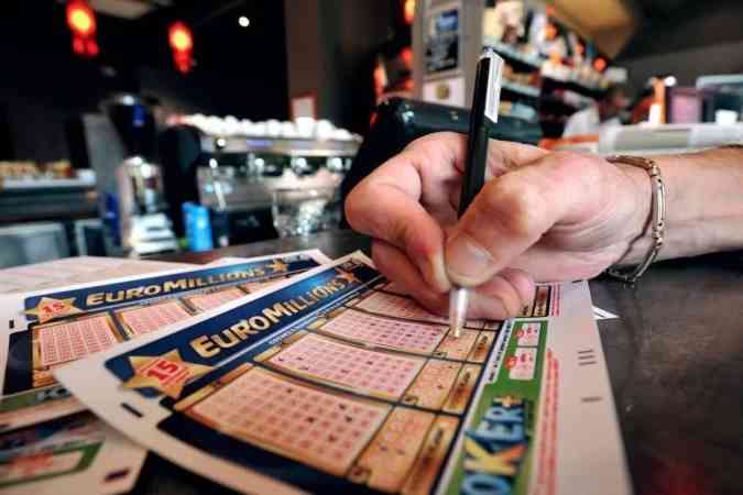  Casal ganha 184 milhões de libras em maior prêmio de loteria na Inglaterra 