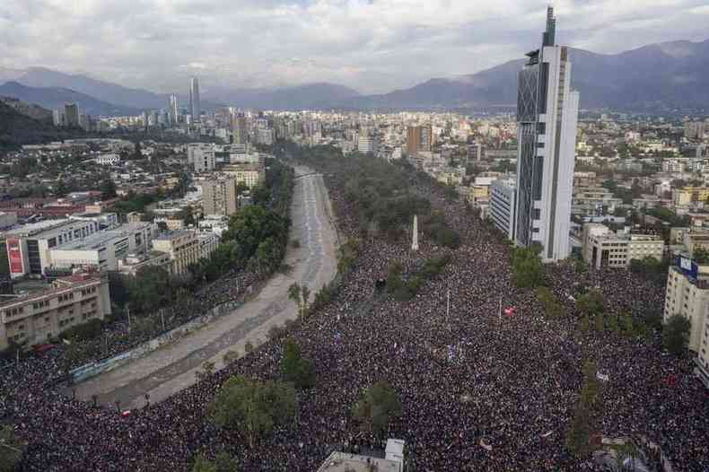 Protestos no Chile contra reformas e represso do governo(foto: AFP)
