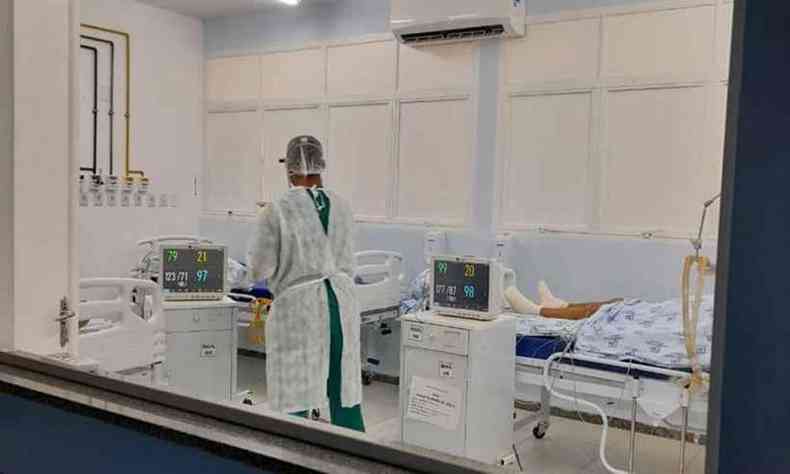 UTI do Hospital Regional de Janaba: superlotao, falta de 'kit intubao' e profissionais de sade extenuados (foto: Prefeitura de Janaba/Divulgao)