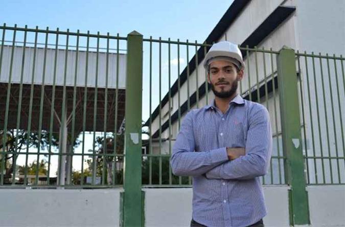Estudante de engenharia civil e estagiário numa empresa do ramo, Victor Silveira admite que jovens da faixa etária dele são apressados:A gente é muito precoce. Chegamos ao mercado de trabalho querendo conquistar tudo e mal temos experiência(foto: Lanna Silveira/Esp. CB/D.A Press) Estudante de engenharia civil e estagiário numa empresa do ramo, Victor Silveira admite que jovens da faixa etária dele são apressados:A gente é muito precoce. Chegamos ao mercado de trabalho querendo conquistar tudo e mal temos experiência(foto: Lanna Silveira/Esp. CB/D.A Press)