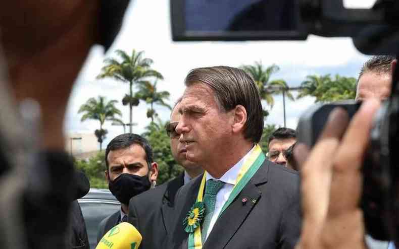 Bolsonaro conversa com a imprensa 