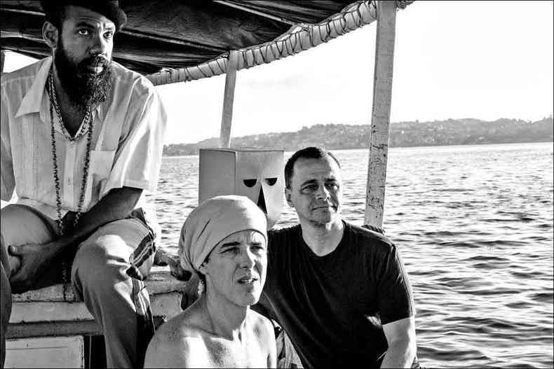 Formado por Russo Passapusso (voz), Roberto Barreto (guitarra baiana) e Seko Bass (baixo), o BaianaSystem buscou inspirao na ilha de Itaparica para compor o novo lbum (foto: Filipe Cartaxo/Divulgao)