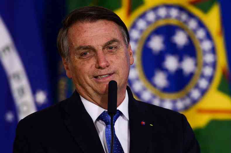 Bolsonaro conversou com apoiadores na entrada do Palcio da Alvorada nesta quarta-feira (14)(foto: Agncia Brasil/Reproduo)