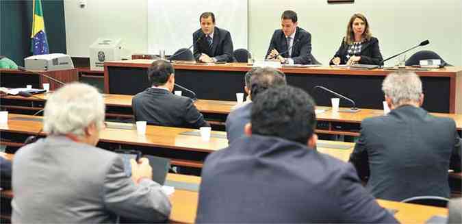 Reunio da comisso especial que discute o marco da minerao: se projeto j tivesse sido aprovado, Minas teria arrecadado R$ 3 bilhes este ano (foto: Lcio Bernardo Jr/Agncia Cmara - 17/7/13)