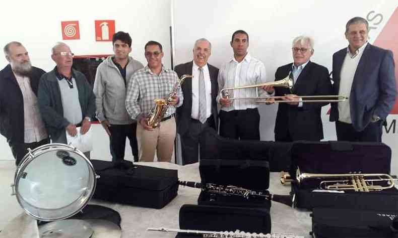 Instrumentos foram entregues aos representantes das bandas na Cidade Administrativa, em BH(foto: Jair Amaral/EM/DA Press)