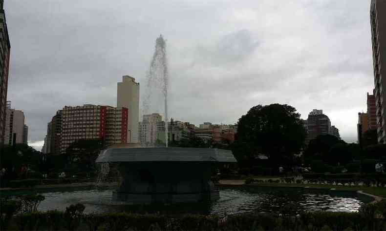 Incio da manh foi com cu nublado em Belo Horizonte(foto: Paulo Filgueiras/EM/DA Press)