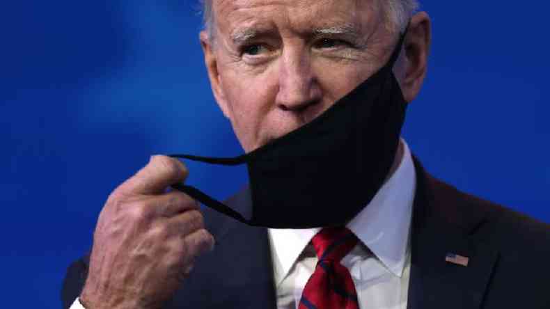 Em maio passado, Biden disse que retirar a exigncia do uso de mscara era 'um grande dia para os Estados Unidos'