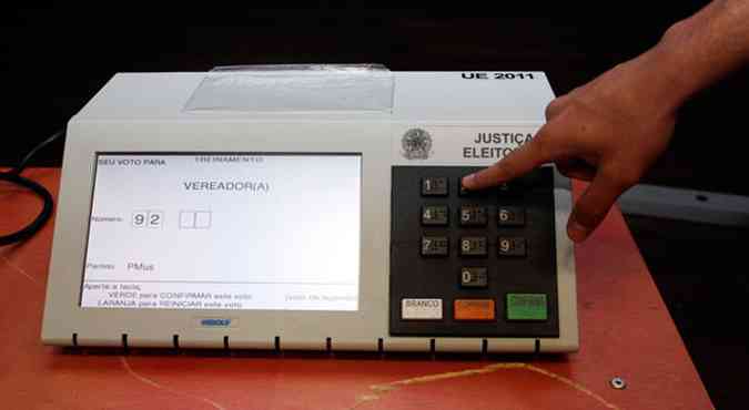 Nova modalidade de votao facilitou o exerccio da democracia para a populao menos instruda(foto: Edsio Ferreira/EM/D. A Press 12/9/12)