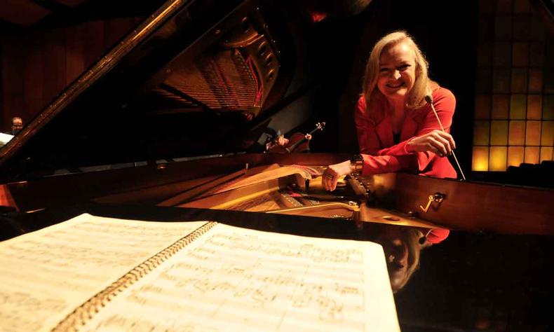Ligia Amadio, regente titular da Orquestra Sinfônica de Minas Gerais, assina a direção musical de 'Viva Ópera: espetáculo dos clássicos operísticos'(foto: Leandro Couri/EM/D.A Press ) Ligia Amadio, regente titular da Orquestra Sinfônica de Minas Gerais