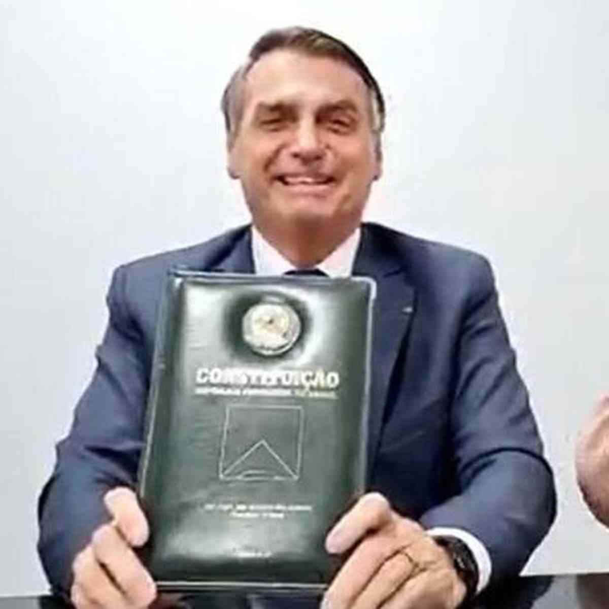 Bolsonaro destaca a filha caçula: de 'fraquejada' a 'mais importante' -  Politica - Estado de Minas