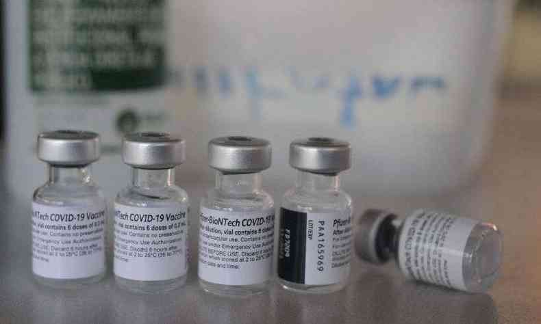 Adolescente havia tomado a primeira dose da vacina da Pfizer oito dias antes de morrer