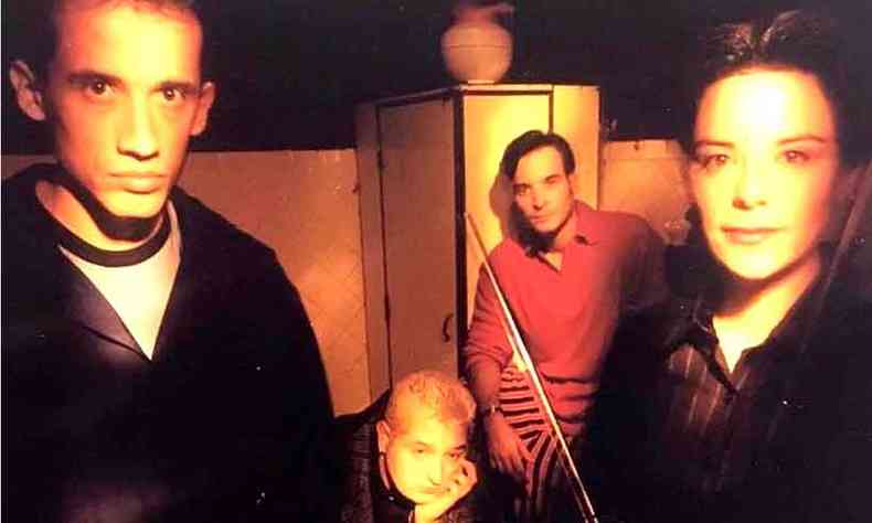 A banda na poca do lanamento de 'Televiso de cachorro' (1998), quando contava com o baterista Xande Tamietti(foto: Nino Andrs/Divulgao)